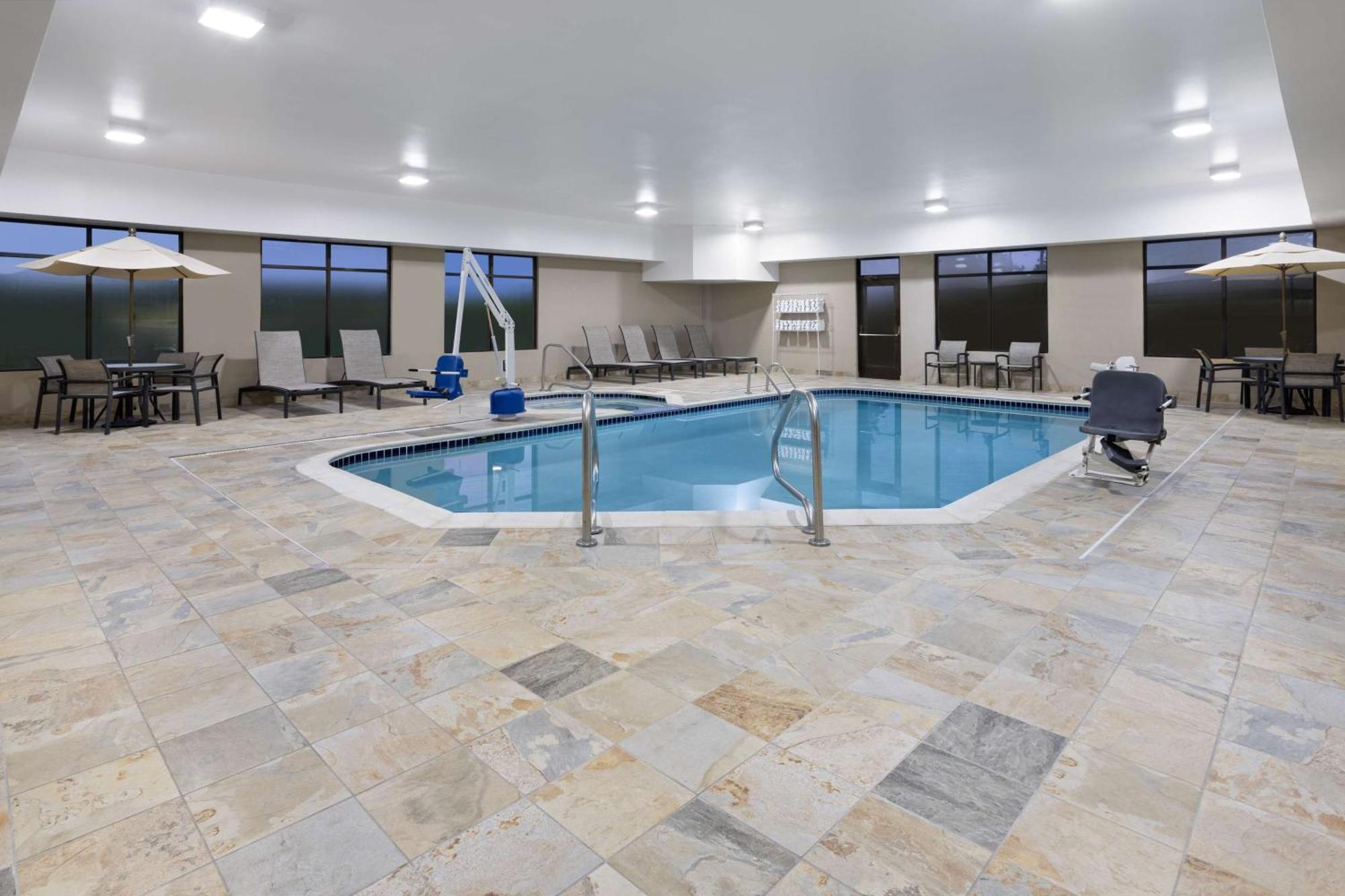 Hampton Inn Cleveland-Airport/Tiedeman Road Brooklyn Esterno foto
